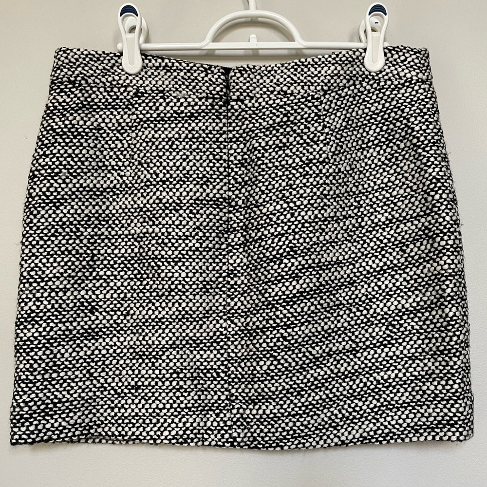 EUC - J.Crew Black And White Tweed Mini Skirt - Size: 4 - Picture 2 of 2